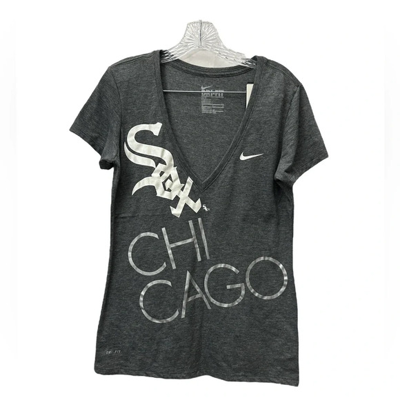 Nike V-neck Dri-Fit Chicago White Sox Gray Short Sleeve V Neck T-Shirt Med NWT - Picture 1 of 6